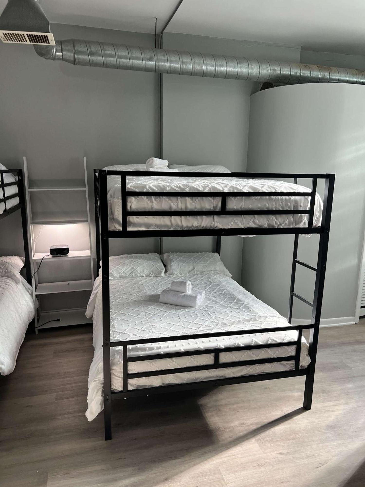 South Loop 2 Bedroom Apartment