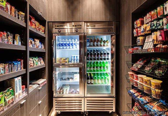 Courtyard Downtown/magnificent Mile 4*
