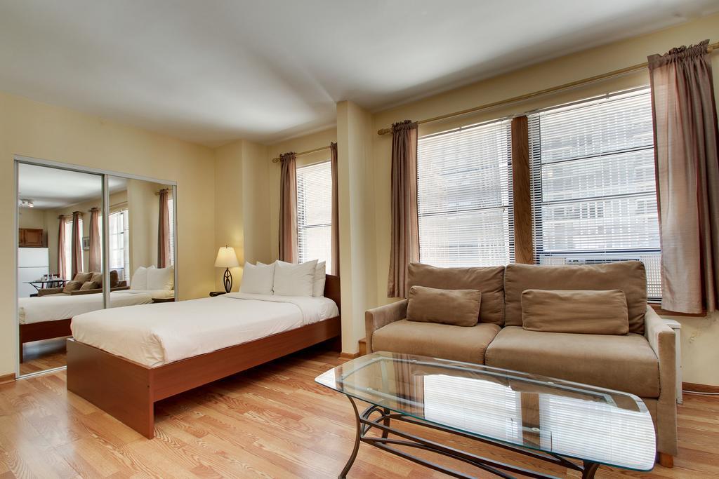 Hotel Dewitt And Chicago