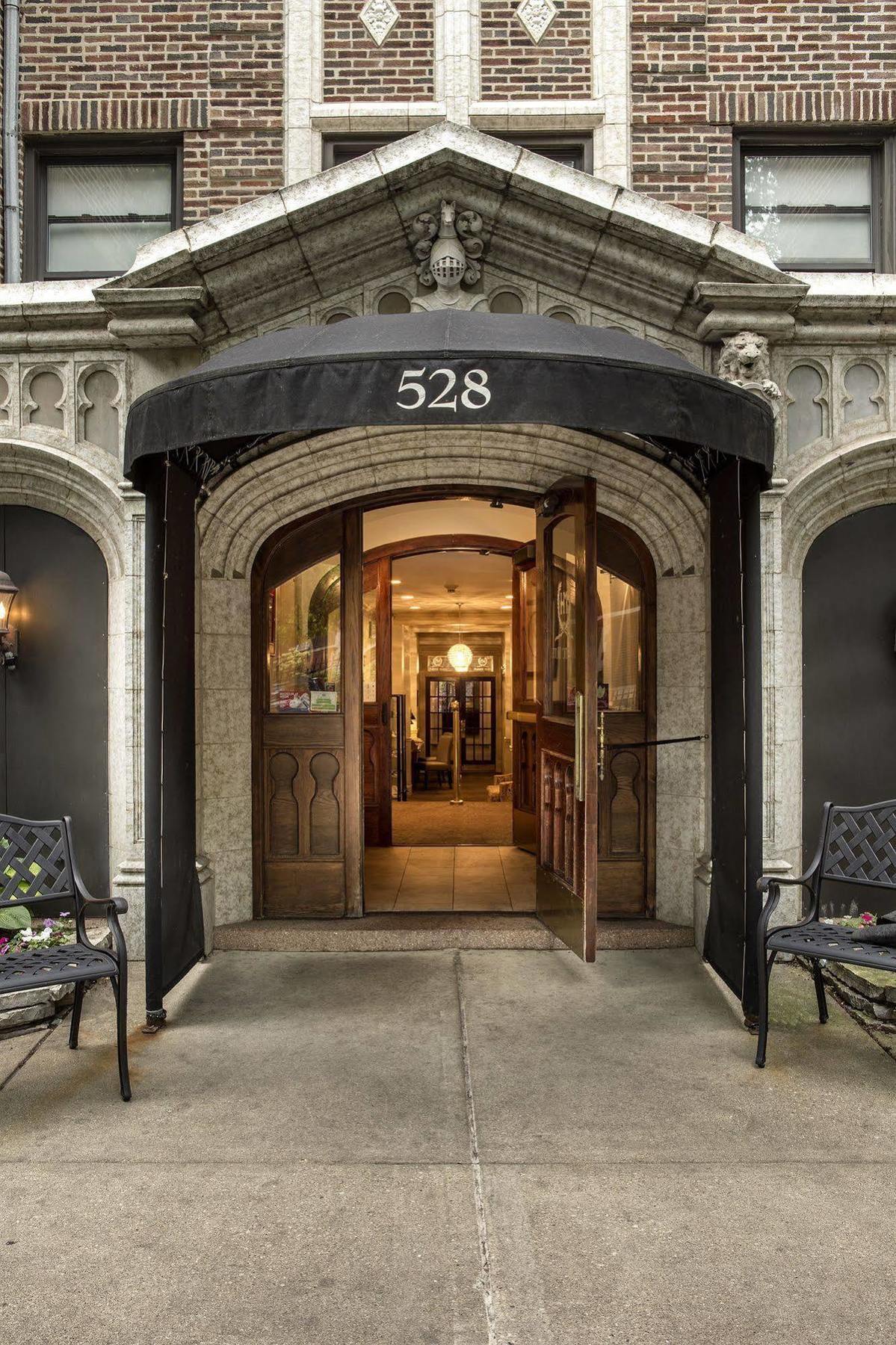 Majestic 3* Chicago