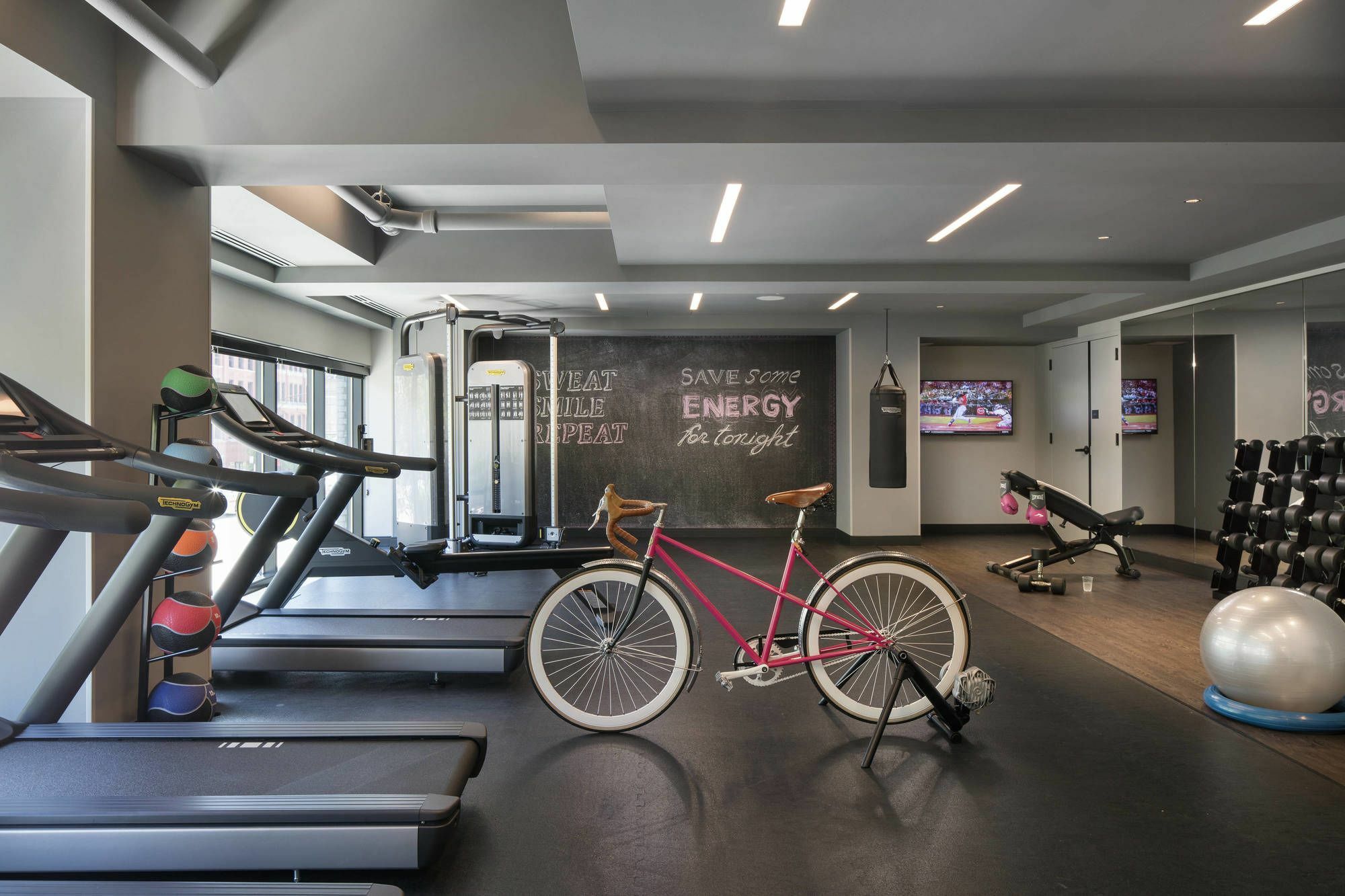 Moxy Downtown 3*