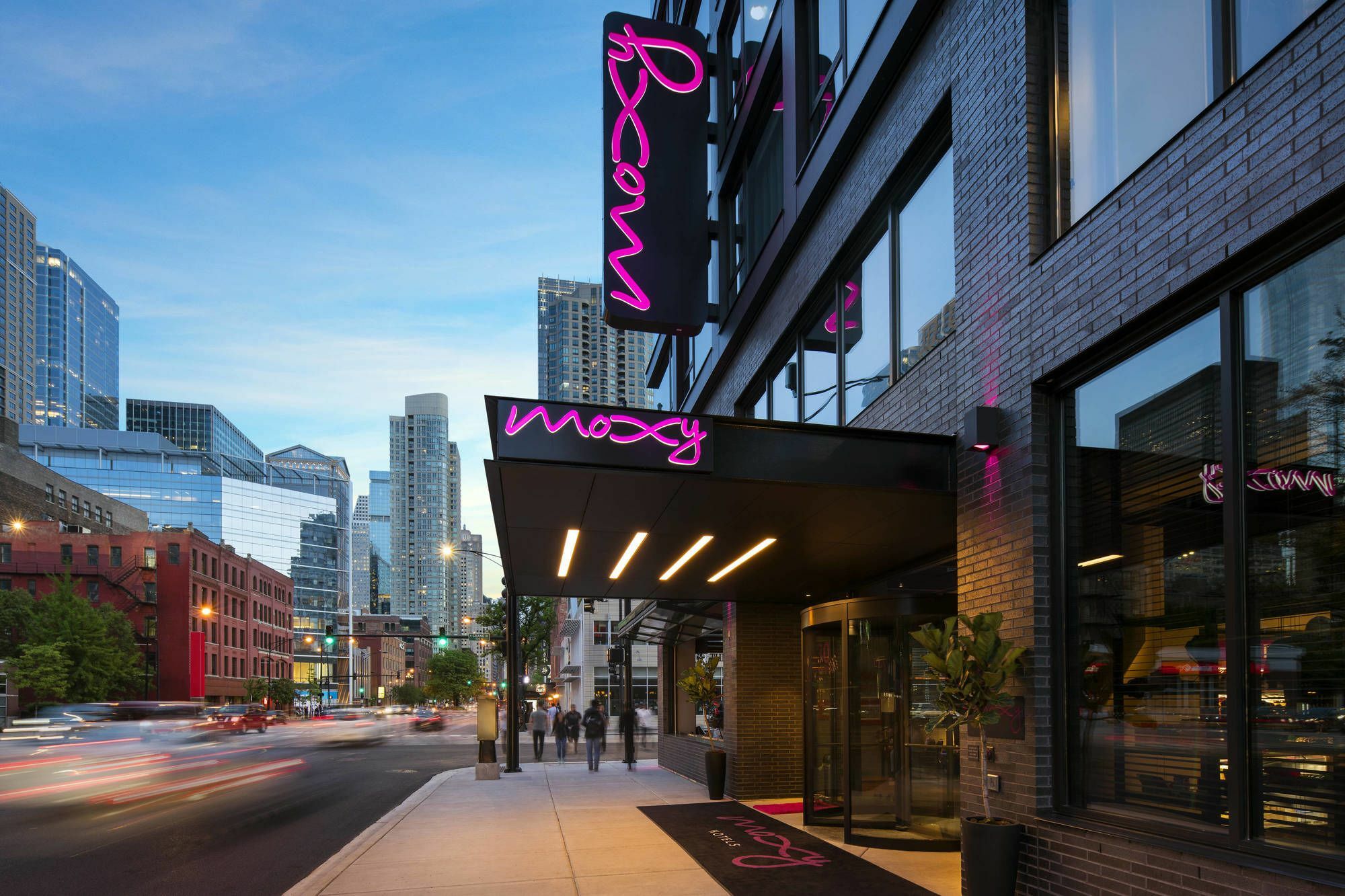 Moxy Downtown 3*