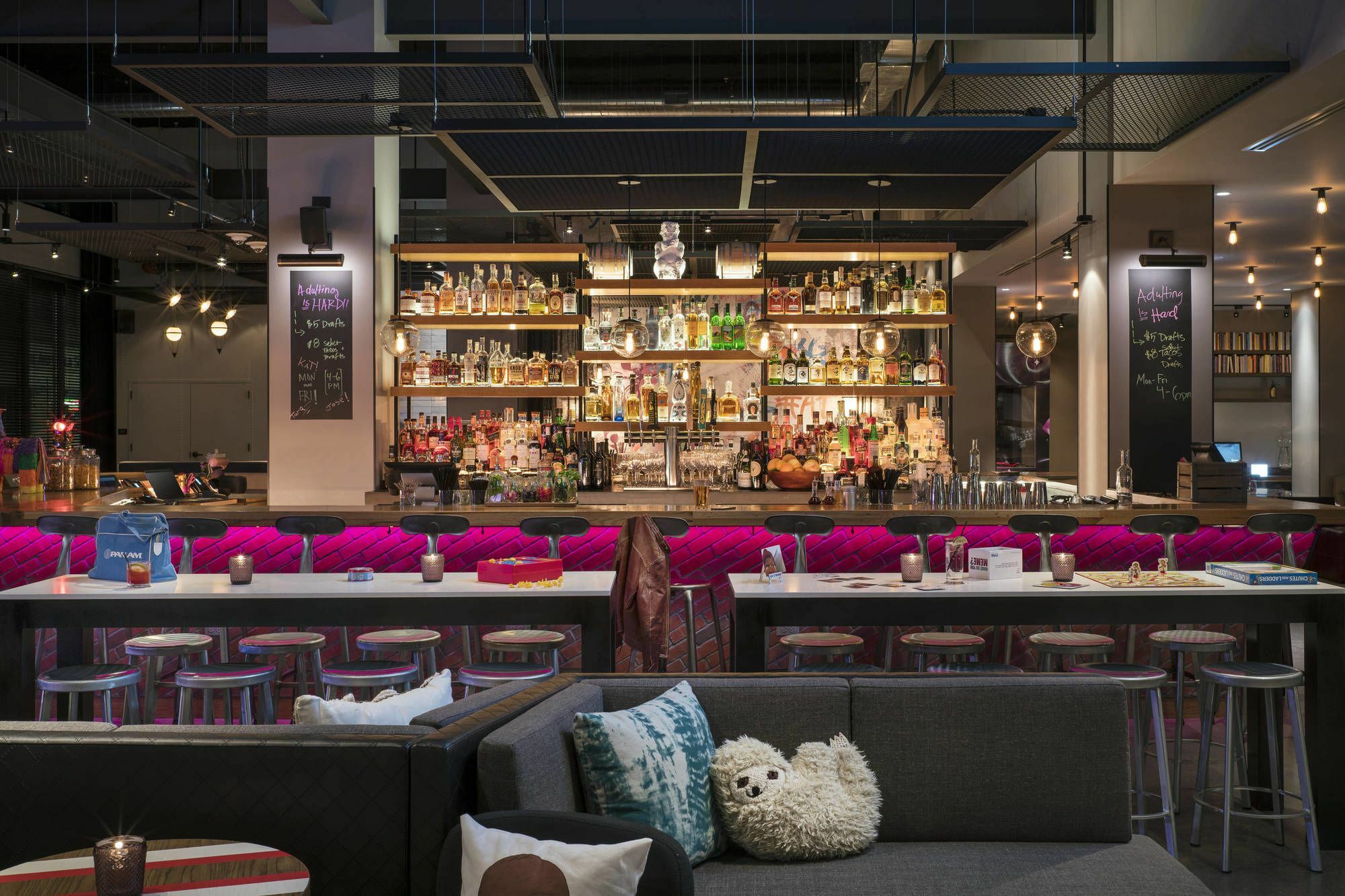 Moxy Downtown Hotel Chicago