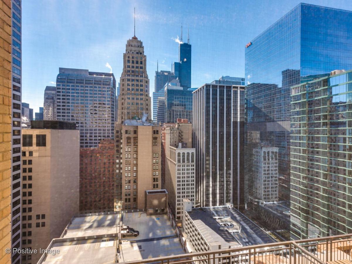 New Walkable 3br In Loop